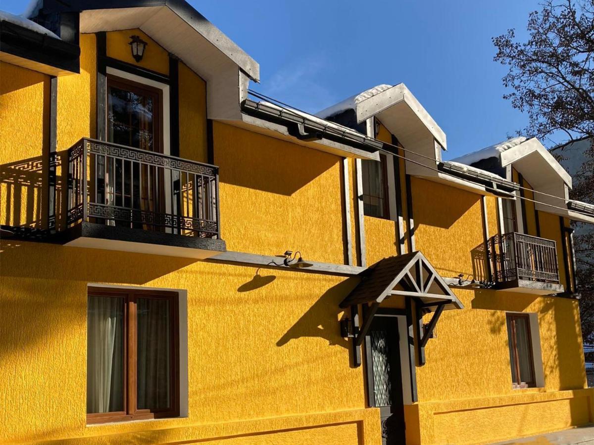 Borjomi Yellow Hotel Экстерьер фото