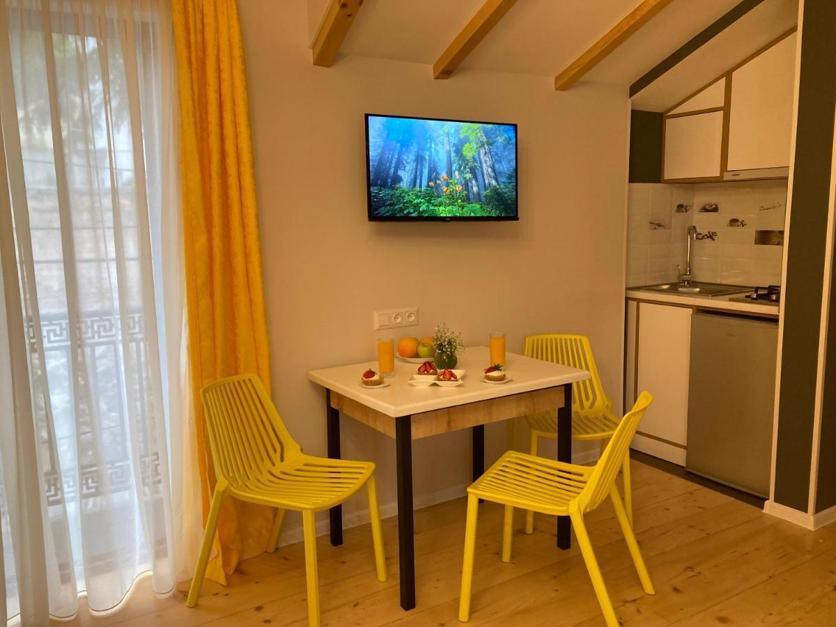 Borjomi Yellow Hotel Экстерьер фото