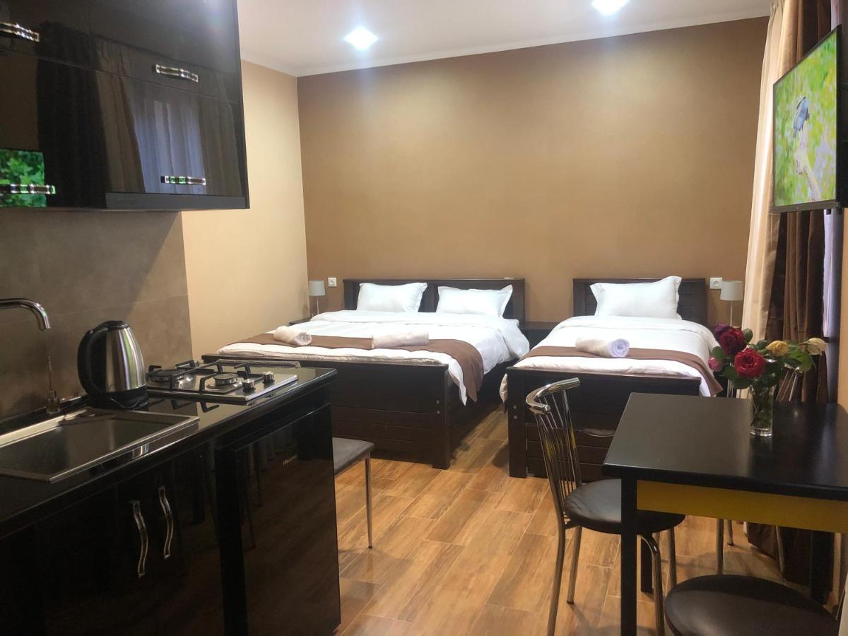 Borjomi Yellow Hotel Экстерьер фото