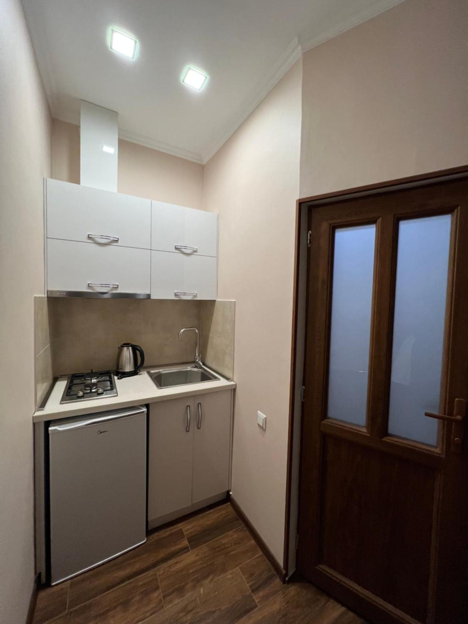 Borjomi Yellow Hotel Экстерьер фото